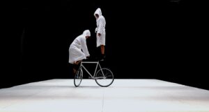 Cirque Minimaliste sur Bicyclette - MENTIR LO MINIMO au Cirque de Latitude50 à MARCHIN